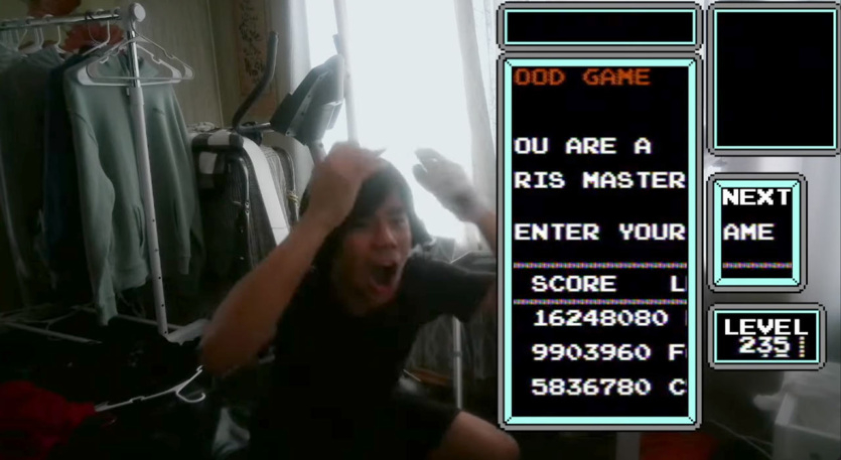 A teenager broke 6 world records in Tetris on the NES - and won a cash prize as the first player with 10 million points